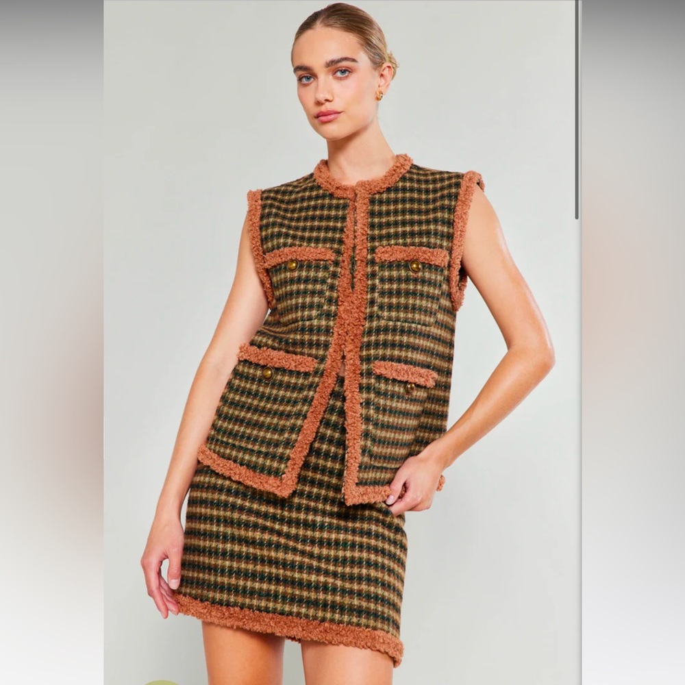 HOUNDSTOOTH VEST AND MINI SKIRT